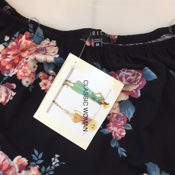 NWT Off the Shoulder Floral Blouse - Picture 8 of 8